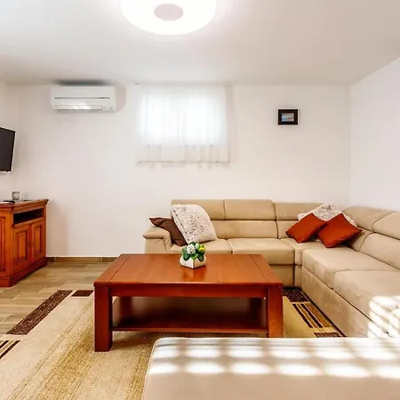 Vila Asteria *